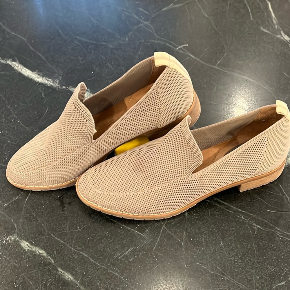 EuroSoft Beige Loafers – Size 8.5
